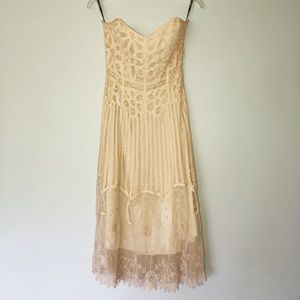 Betsy Johnson Ivory lace overlay dress size 4